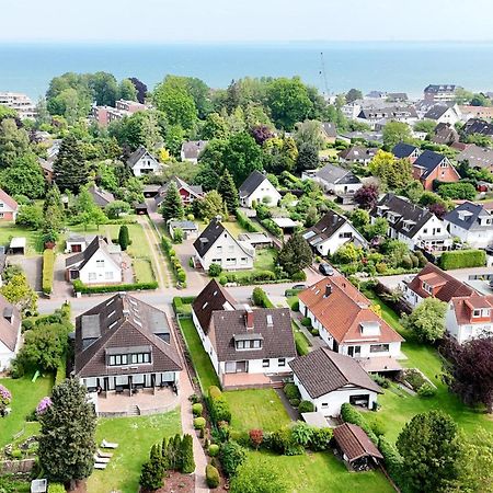 Nur 7 Gehminuten Zum Strand, Sehr Hochwertige Ferienwohnung Mit Terrasse In Ruhiger Lage, Inklusive Parkplatz Und Fahrradunterstellplatz Laesst Keine Wuensche Offen Scharbeutz Ngoại thất bức ảnh