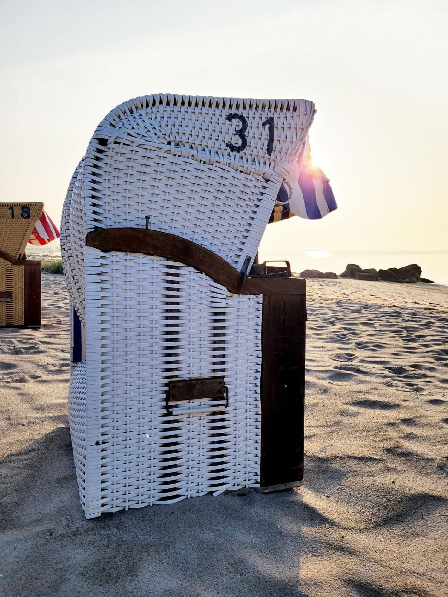 Nur 7 Gehminuten Zum Strand, Sehr Hochwertige Ferienwohnung Mit Terrasse In Ruhiger Lage, Inklusive Parkplatz Und Fahrradunterstellplatz Laesst Keine Wuensche Offen Scharbeutz Ngoại thất bức ảnh